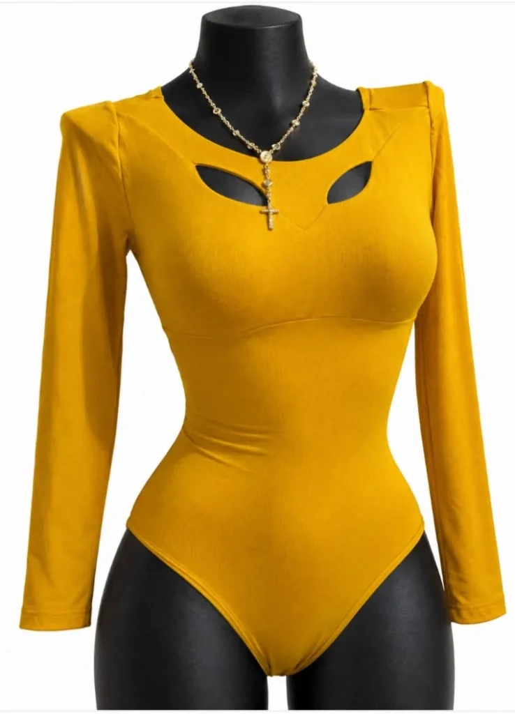 Body con aberturas en escote